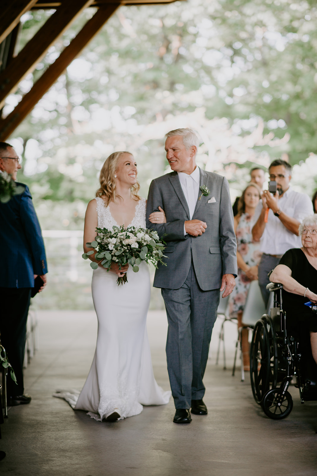 grand rapids wedding photographer liv lyszyk photography fall wedding at bissell treehouse